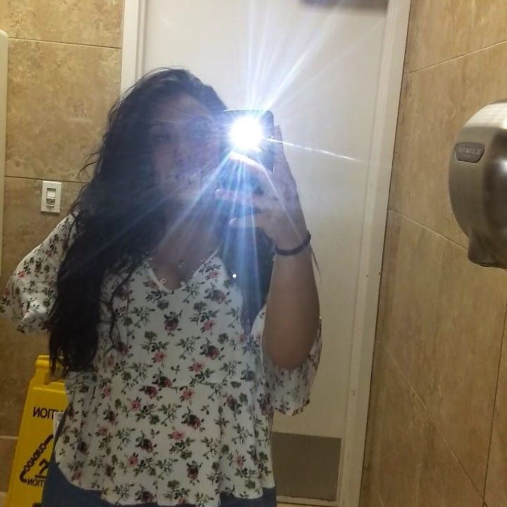 Meet your Posher, Alexis